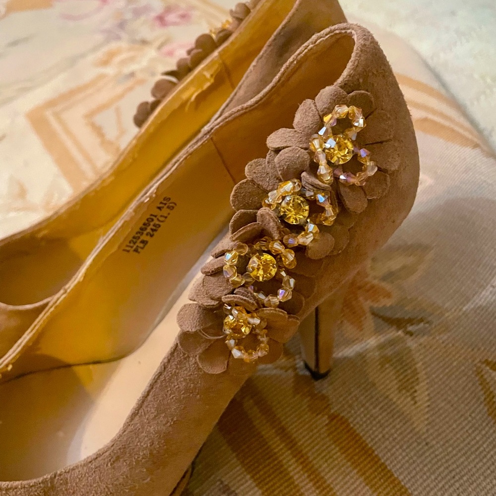 AUTHENTIC Y2K Tan Suede COMELY pumps s 8.5